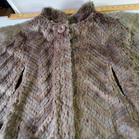 Sisters Outerwear Faux Fur Capelet XL Lined Cozy Jacket Opera Retro Old Money - Picture 9 of 12